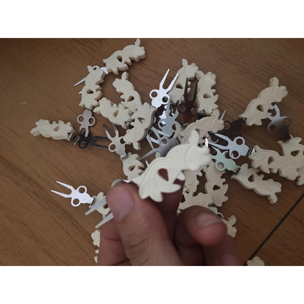 Xiên chuối nhựa loại đẹp cho chim chào mào, vành khuyên các loại