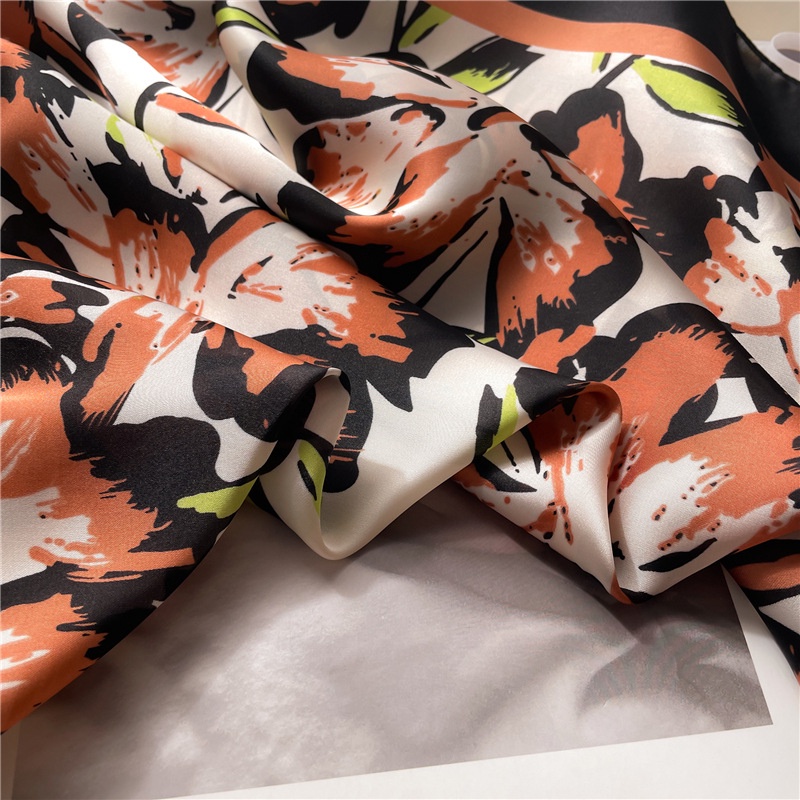 Khăn Choàng Cổ Hình Vuông Cỡ Nhỏ Bằng Lụa In Họa Tiết Hoa Màu Sắc Thời Trang Tinh Tế Cho Nữ