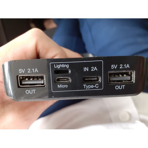 Box sạc dự phòng 8 Cell 3 đầu vào light-ning, ty0pe-c, mi-cro-usb dùng pin 18650