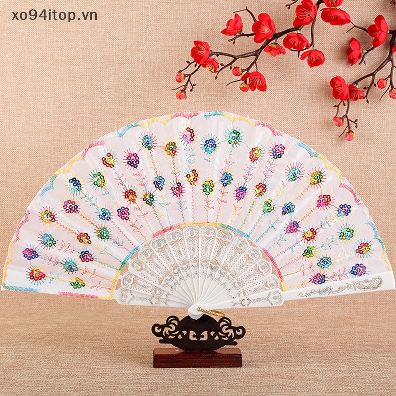 Quạt XOITOP Bằng Nhựa Họa Tiết Chim Công Đính Kim Sa Lấp Lánh Phong Cách Trung Hoa