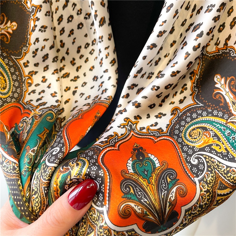 Khăn Choàng Cổ Hình Vuông 90 * 90CM Bằng Lụa In Họa Tiết Da Báo Thời Trang Thu Đông Cho Nữ