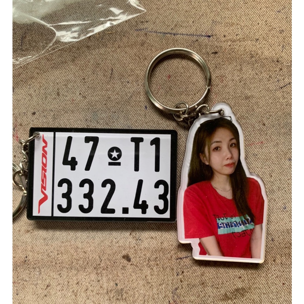 Móc khóa mica in biển số xe máy Thiết kế và in chữ theo yêu cầu