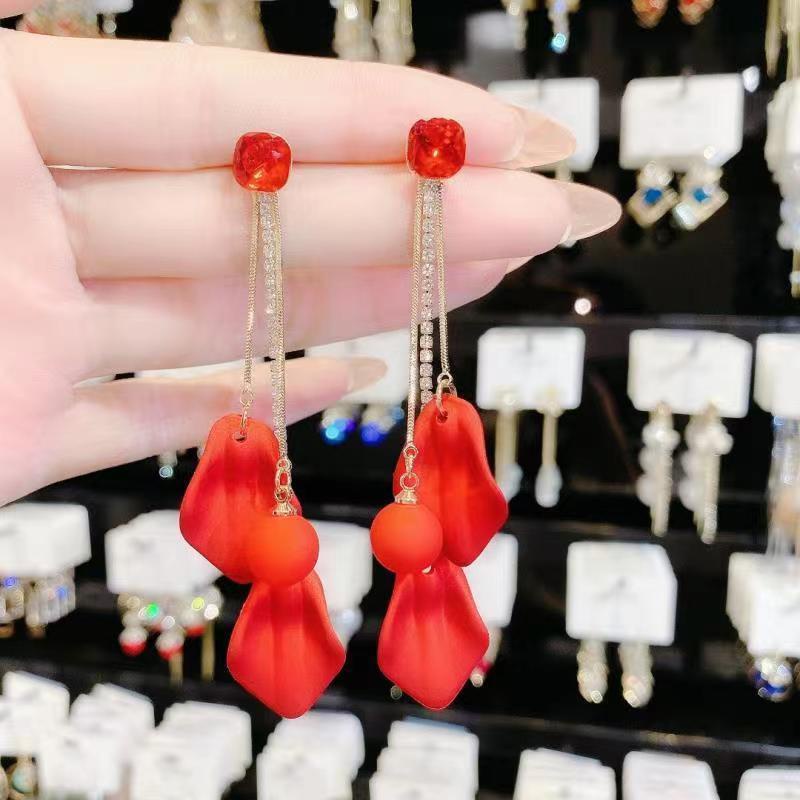 Bông Tai Mạ Bạc 925 Dáng Dài Hình Cánh Hoa Phối Tua Rua Phong Cách Hàn Quốc Cho Nữ