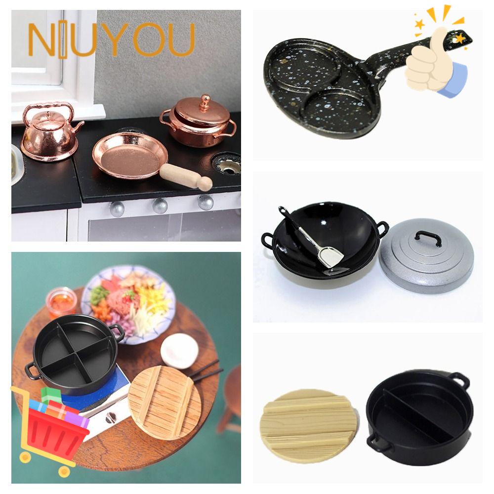 Mô Hình Nồi Chảo Kèm Nắp Nồi Tỉ Lệ 1 / 12 Trang Trí Nhà Búp Bê