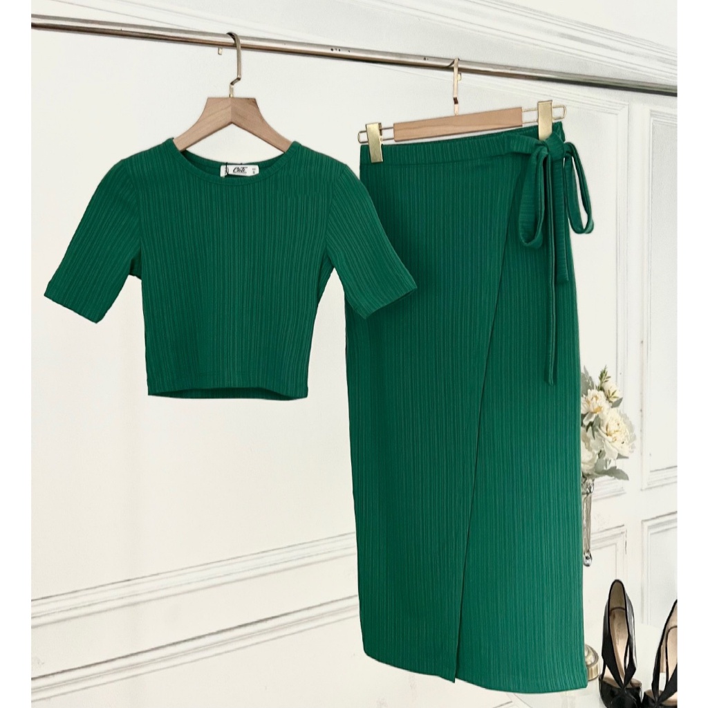 Set thun tăm tôn dáng sang chảnh ôm body tuyệt đẹp 2317