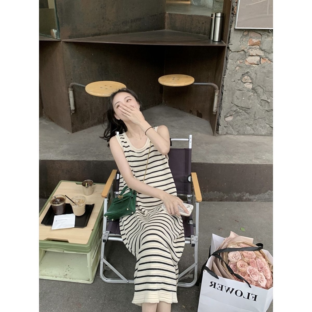 Đầm Dệt Kim Sát Nách Cổ Tròn Dáng Rộng Xẻ Tà Họa Tiết Kẻ Sọc Thiết Kế Mới Thời Trang Cho Nữ