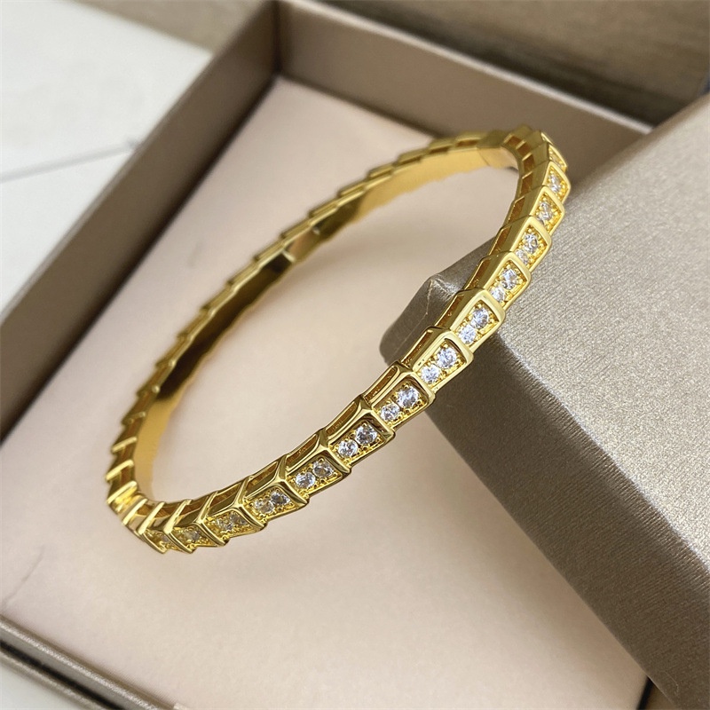 Vòng Tay Thép Titan Mạ Vàng Hồng 18k Hình Rắn Đính Kim Cương Thời Trang Seiko Phong Cách