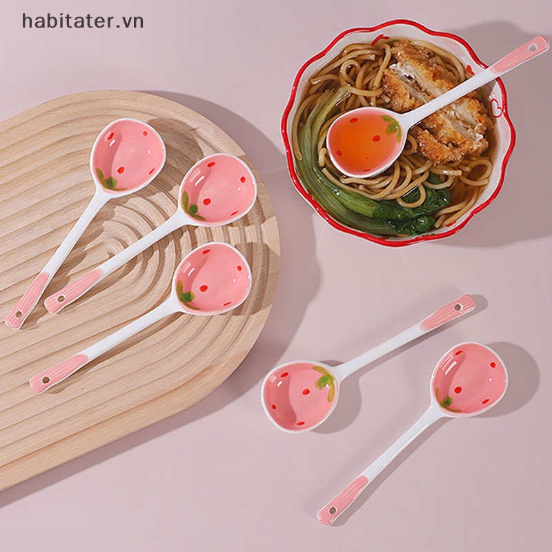 1 Muỗng Ăn Kem / Súp Bằng Sứ Tay Cầm Dài Họa Tiết Dâu Tây Dễ Thương Dùng Trong Nhà Bếp