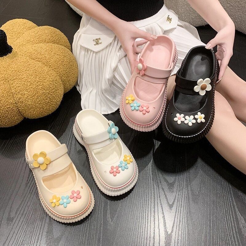 Dép Sandal Nữ Đế Xuồng Họa Tiết Hoa Dễ Thương, Mũi Tròn Đục Lỗ Mềm Mại Thoải Mái Chống Trượt Thích Hợp Đi Mưa