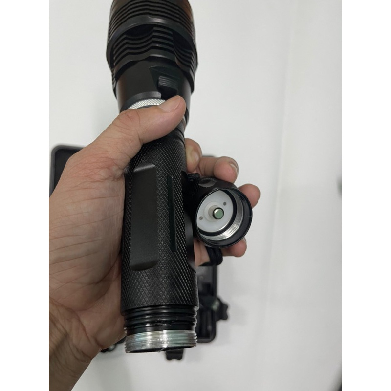 Đèn lặn siêu sáng P70 cho thợ lặn chuyên nghiệp, đèn trống nước tuyệt đối với độ chịu nước lên tới 30m sử dụng 2 pin