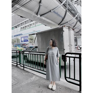 Đầm suông ba.sic khoét sau lưng