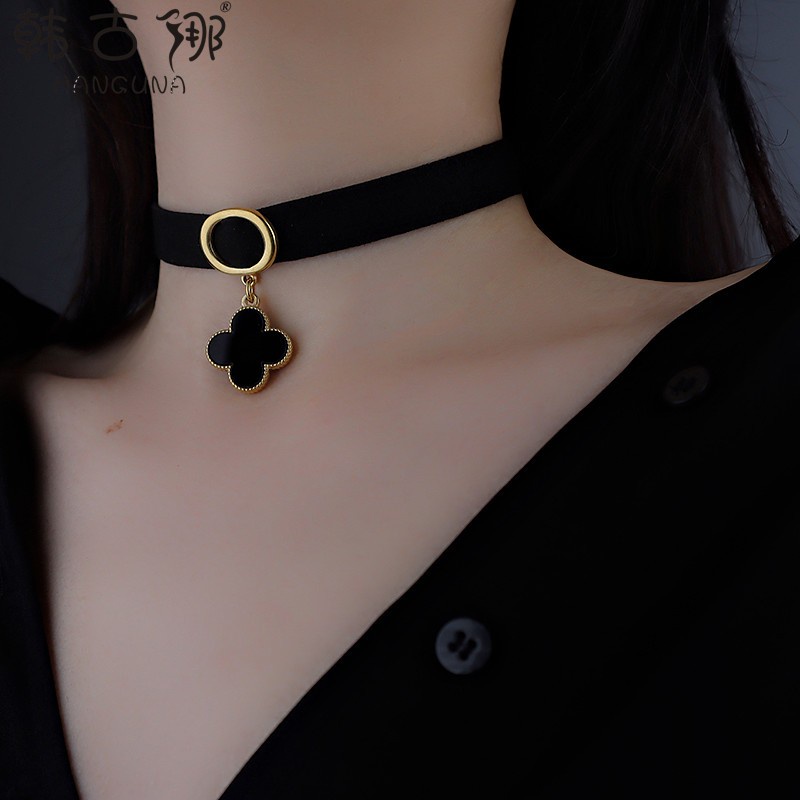 Dây Chuyền Mặt Cỏ Bốn Lá Màu Đen Thời Trang Cho Nữ