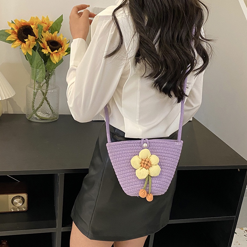 Túi Đeo Chéo Đan Lát Đính Hoa Thời Trang Mới Cho Nữ