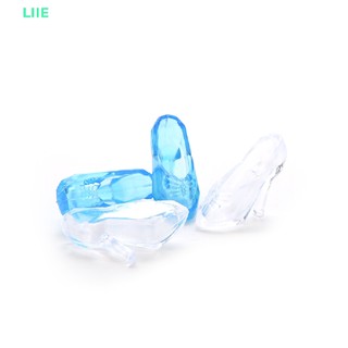 1 đôi giày đính pha lê thời trang cao cấp dành cho 11 tuổi
1 đôi giày công chúa lọ lem cho búp bê barbie
1 đôi giày cao gót trong suốt thời trang dành cho búp bê barbie