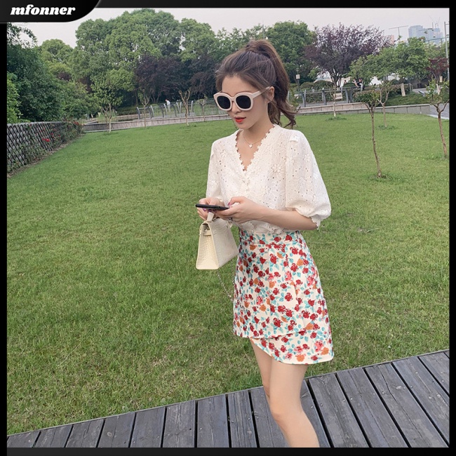 Áo Kiểu Tay Phồng Cổ Chữ V Phối Ren Phong Cách Retro