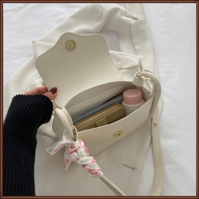 Túi Đeo Chéo Nắp Gập Trái Tim Màu Sắc Tương Phản Đơn Giản Hợp Thời Trang Cho Nữ