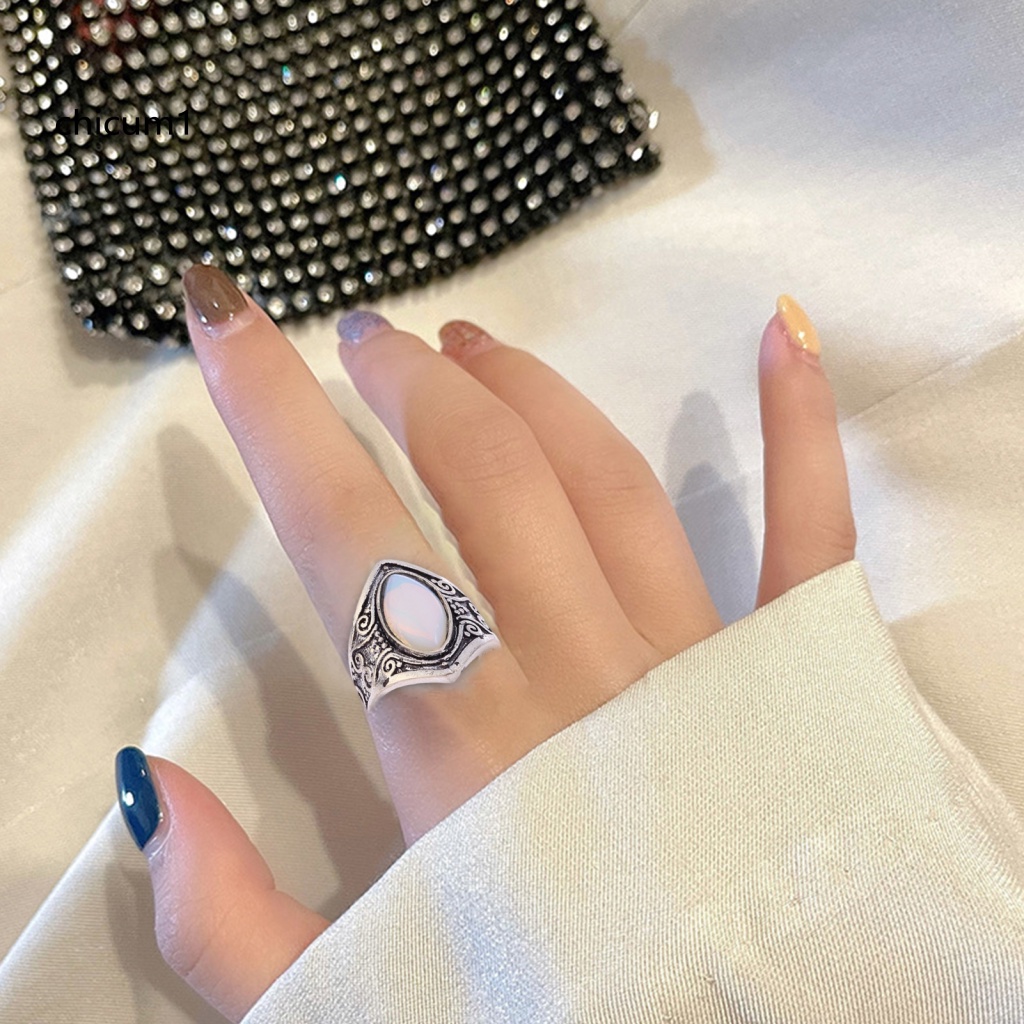 Nhẫn Đính Đá Mặt Trăng Lớn Hình Oval Độc Đáo Phong Cách Punk Cổ Điển