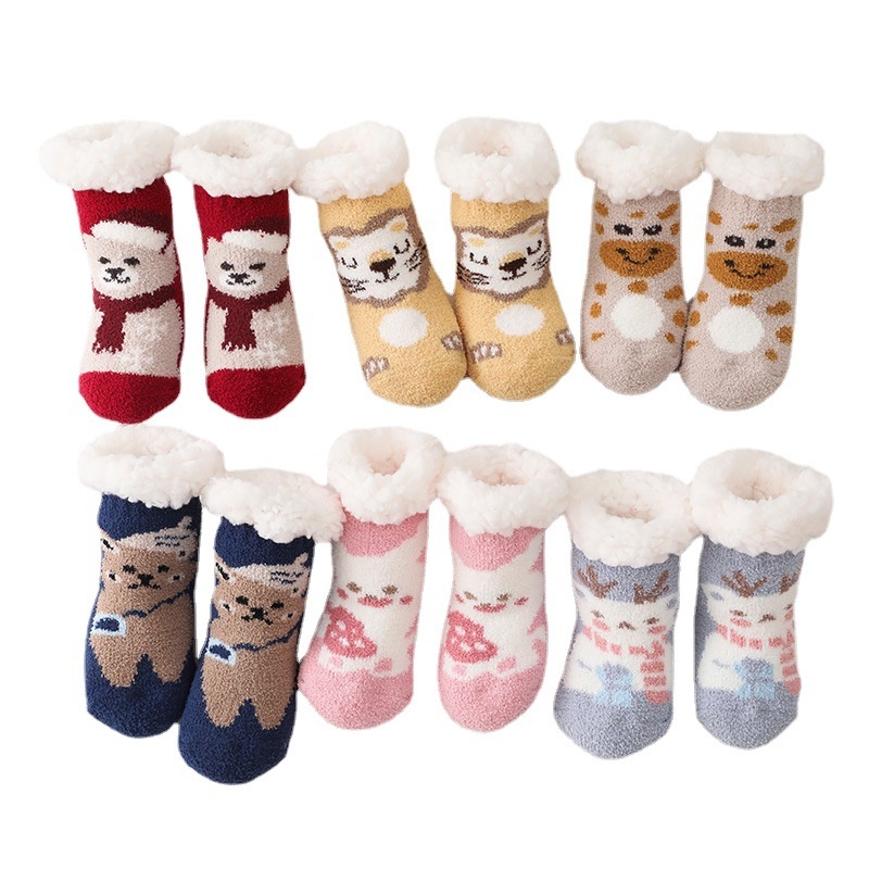 Vớ Giữ Ấm Mùa Đông Bằng Silicon Lót Lông Cừu San Hô Họa Tiết Hoạt Hình Màu Đỏ Cho Bé Sơ Sinh 0-4 Tuổi