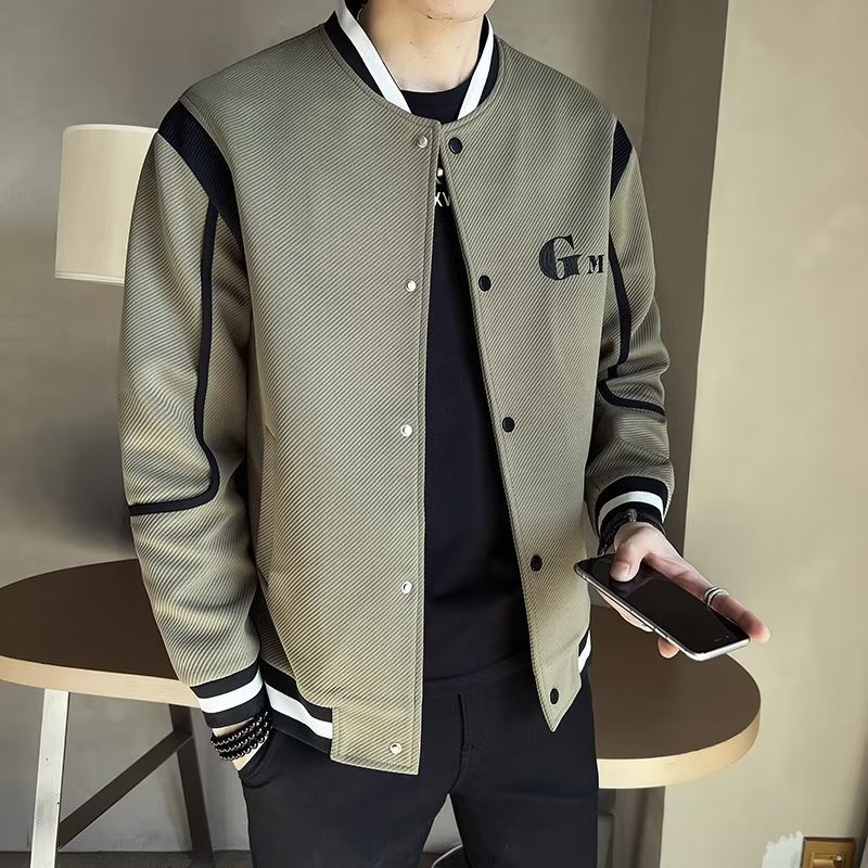 Áo khoác nam đa năng giản dị tiêu chuẩn mới mùa xuân và mùa thu dài tay trẻ trung hợp thời trang nam cổ áo bóng chày thanh lịch single-breasted in sọc dài tay