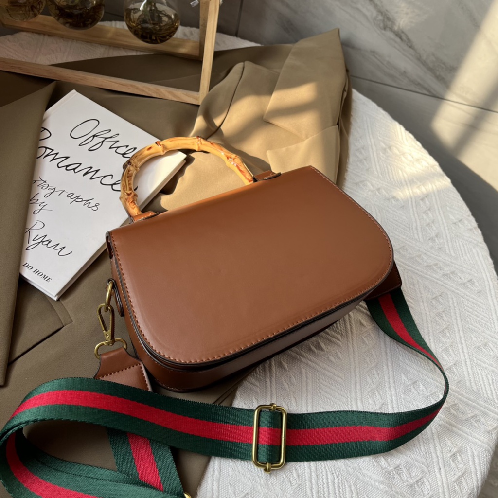 GUCCI6835 Women Sling Bag Casual Elegant Free Shipping Multifunction Crossbody  Saddle Bag M