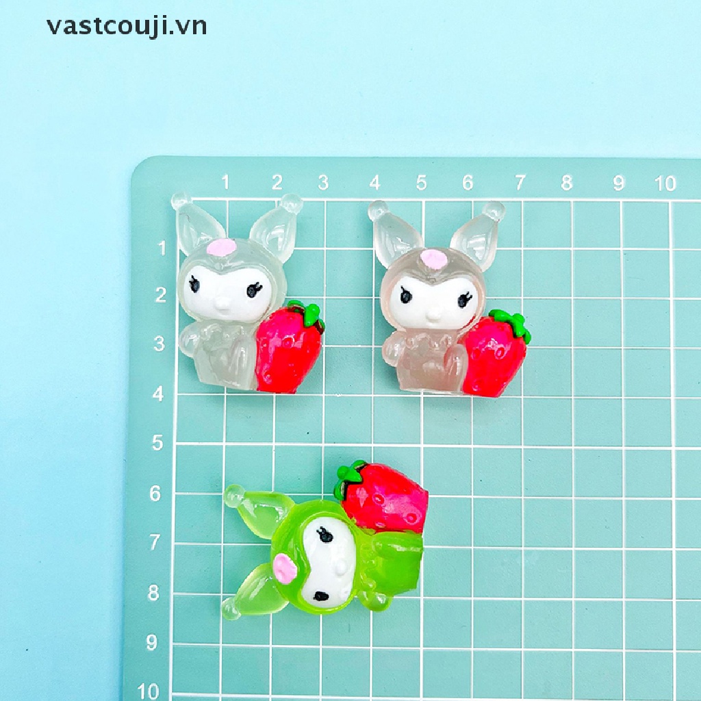 Bộ 2 Tượng Kuromi Mini Bằng Nhựa Phát Quang Dùng Trang Trí Xe Hơi