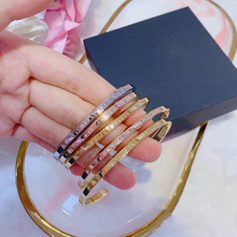 Vòng Tay Thép Titan Mạ Vàng 18K Thanh Lịch Không Phai T1S2