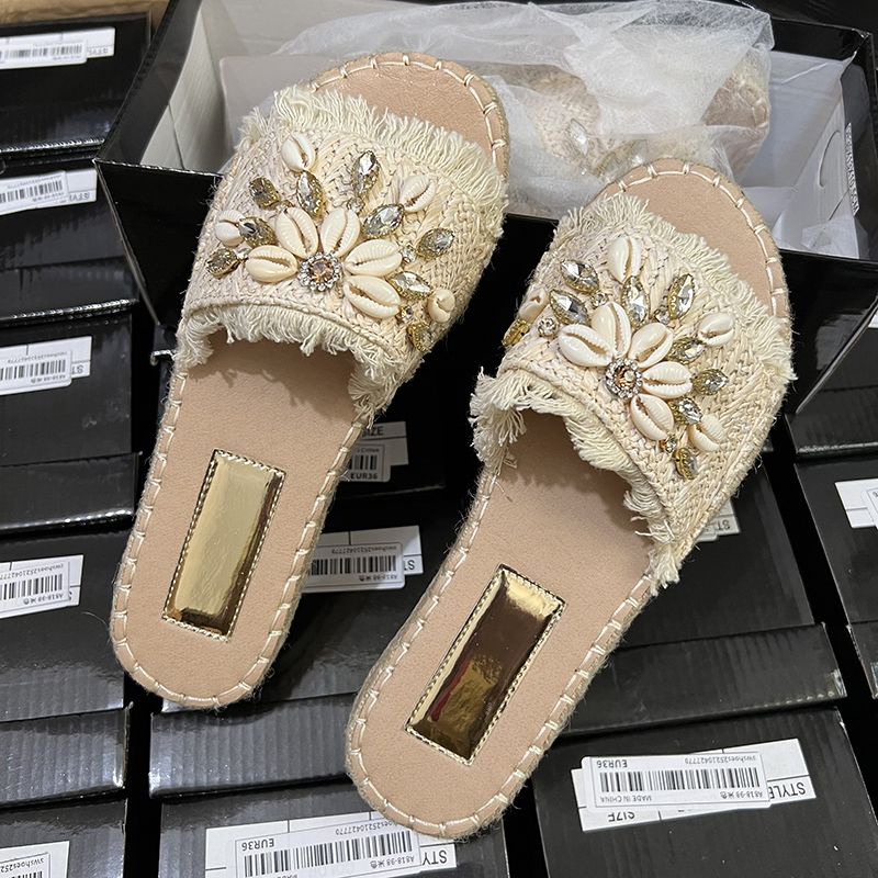 Dép Sandal Đế Mềm Đính Đá Phối Tua Rua Thời Trang Đi Biển Mùa Hè