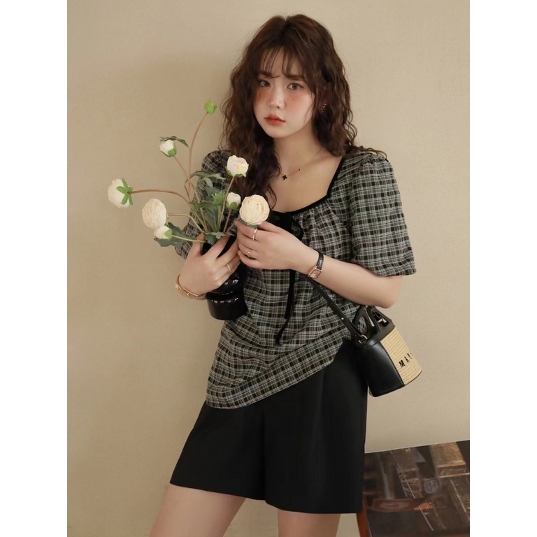 Áo Sơ Mi Ngắn Tay Phồng Cổ Chữ v Eo Hẹp Cỡ Lớn 100kg + Quần Short Đen Kẻ Caro Retro Mùa Hè Hàn Quốc Cho Nữ Áo Khoác Ôm Dáng Thiết Kế Trẻ Trung Hợp Thời Trang