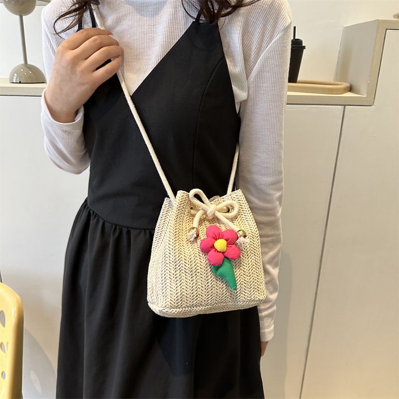 Túi Xách Đan Lát Đính Hoa Thời Trang Mới Cho Nữ