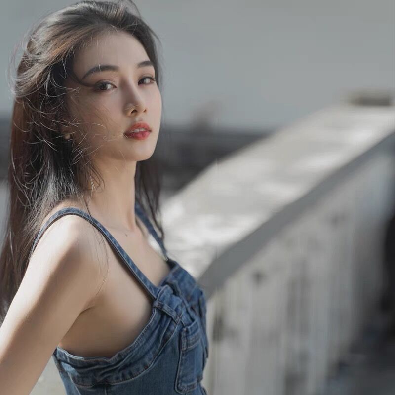 Đầm Denim Mùa Hè 2023 Thiết Kế Hai Dây Nhấn Eo Cao Cấp Phong Cách Pháp Cho Nữ