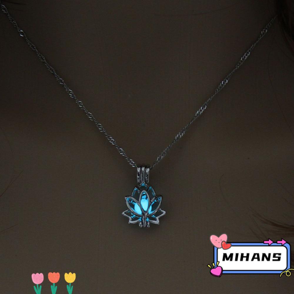 Vòng cổ Mặt Trăng Và Hoa Sen Phát Sáng