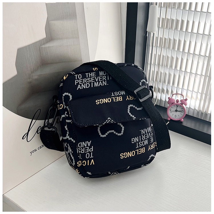 Túi Đeo Chéo Bằng Nylon Họa Tiết Graffiti Thời Trang Mùa Xuân 2023