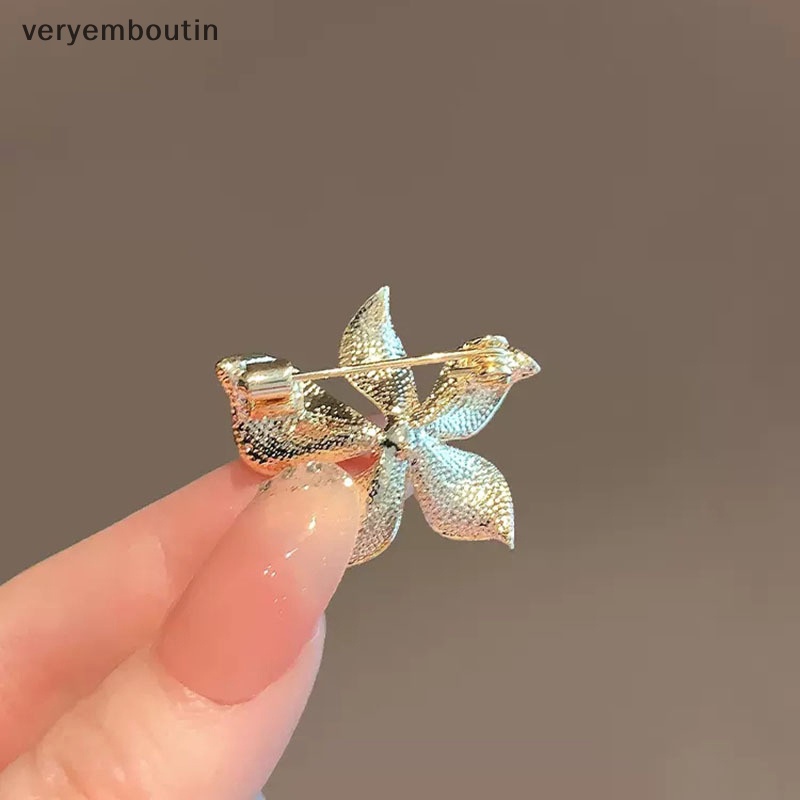 Ghim Cài Áo Hình Hoa Đính Ngọc Trai Màu Vàng Hồng Thời Trang Cho Nữ