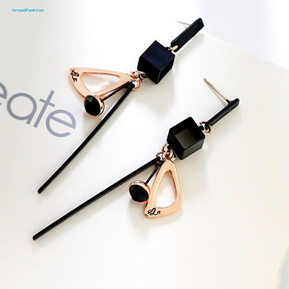 Đôi Khuyên Tai Dài Gắn Phụ Kiện Thời Trang Cho Nữ