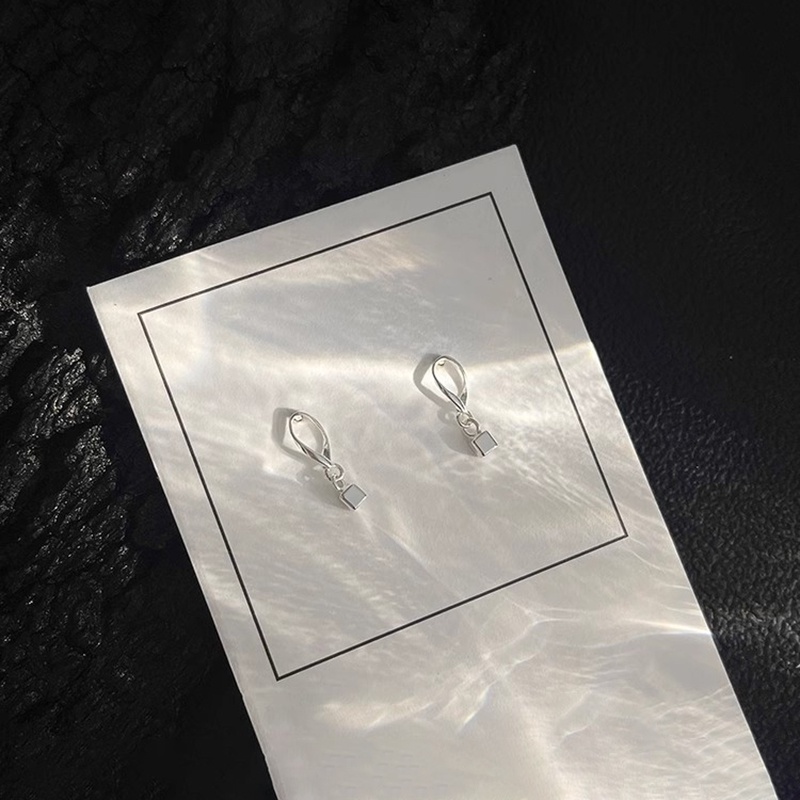 Khuyên Tai Hình Khối Lập Phương Màu Bạc Phong Cách Hàn Quốc Cho Nữ