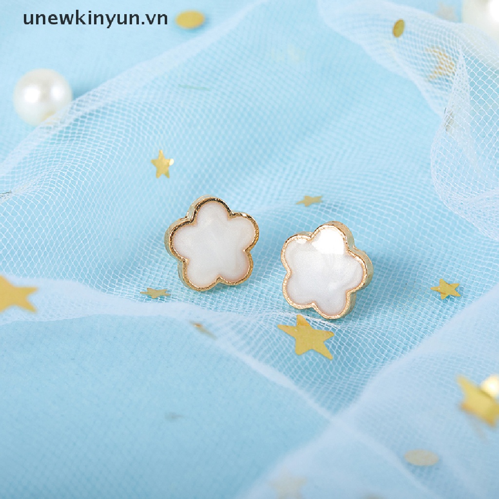 1 Cặp Bông Tai Hợp Kim Hình Hoa Sơn Dầu Trắng Thời Trang Thanh Lịch Dành Cho Nữ