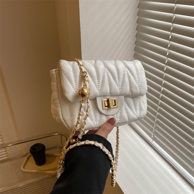 Túi Đeo Chéo Thêu Họa Tiết Hình Thoi Phối Dây Xích Thời Trang Sang Trọng Cho Nữ