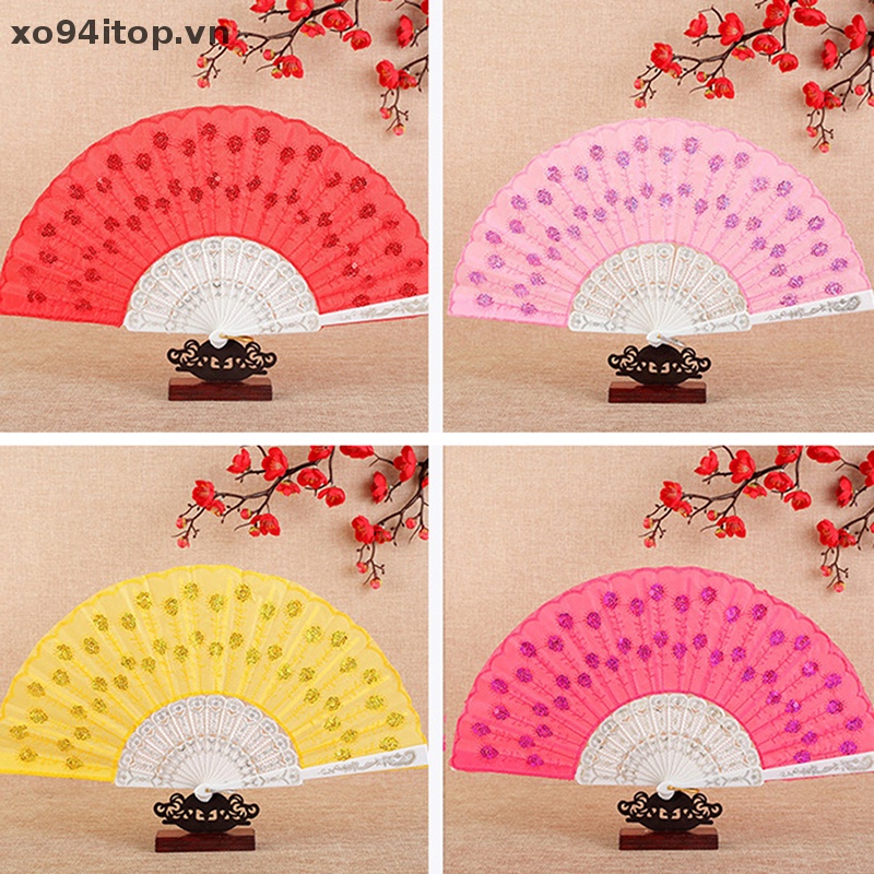 Quạt XOITOP Bằng Nhựa Họa Tiết Chim Công Đính Kim Sa Lấp Lánh Phong Cách Trung Hoa
