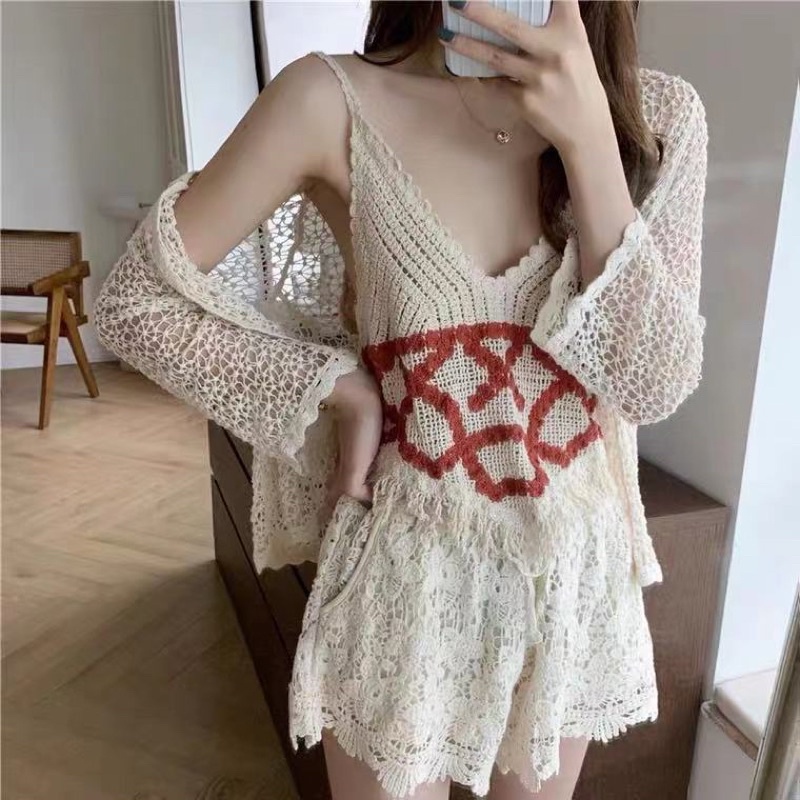 51-Set bikini ren đi biển 3 món gồm áo 2 dây sợi móc chữ X-áo choàng ren hạt-quần ren hoa(CÓ BÁN RỜI)