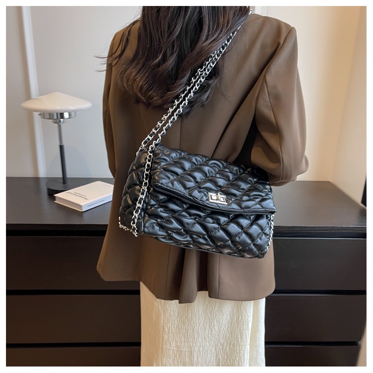 Túi Xách Đeo Vai Cỡ Lớn Phối Dây Xích Thời Trang Mùa Hè 2023 Dành Cho Nữ