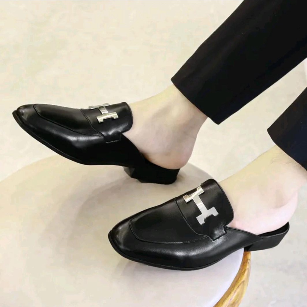 Giày sục hè năm 2023 đai H WHITE lịch lãm VN38