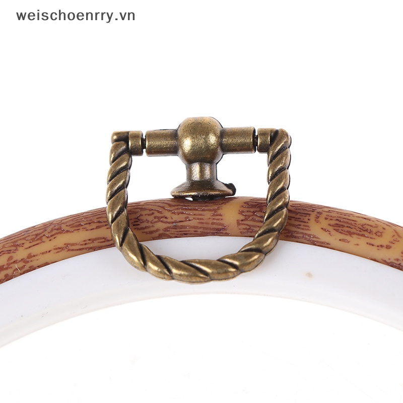 Khung Thêu Bằng Nhựa Hình Tròn Nhiều Màu Tiện Dụng