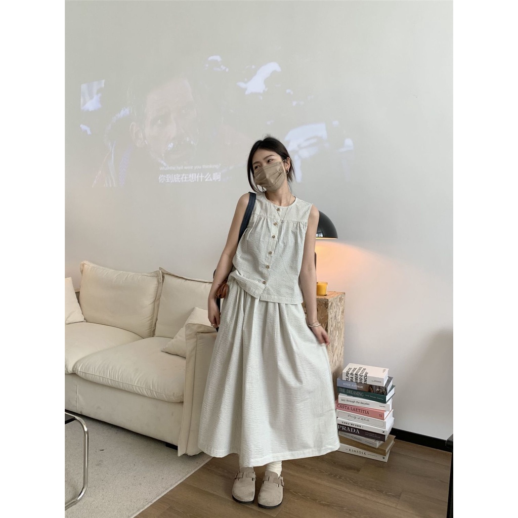 Bộ hai món gồm áo không tay + chân váy kẻ sọc xám trắng phong cách Pháp khí chất thời trang mùa hè cho nữ