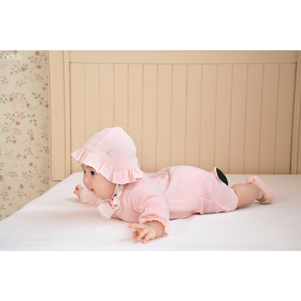Body dài hồng nhạt cổ sen thêu ngực 3-9M