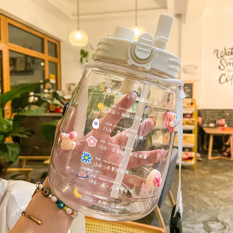 Bình Nước 1,3L Bình Đựng Nước Cute Chịu Nhiệt Tốt Uống Hoạc Hút Dễ Thương Tặng  Kèm Ống Hút, Sticker, Có Dây Đeo Chéo