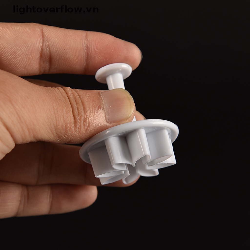 Set 4 Khuôn Cắt Tạo Hình Hoa Cúc Trang Trí Bánh Kem