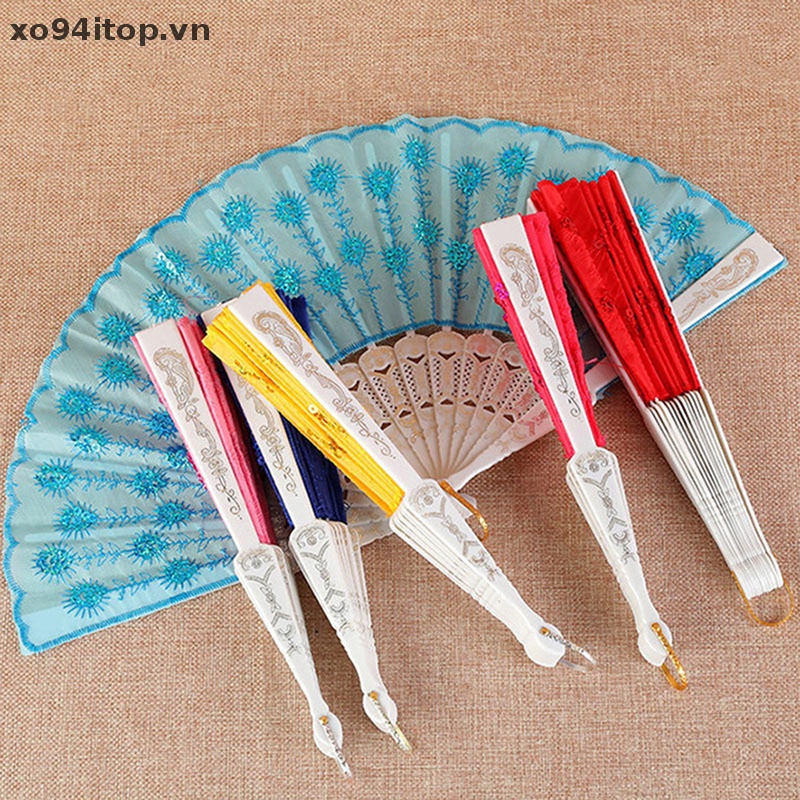 Quạt XOITOP Bằng Nhựa Họa Tiết Chim Công Đính Kim Sa Lấp Lánh Phong Cách Trung Hoa