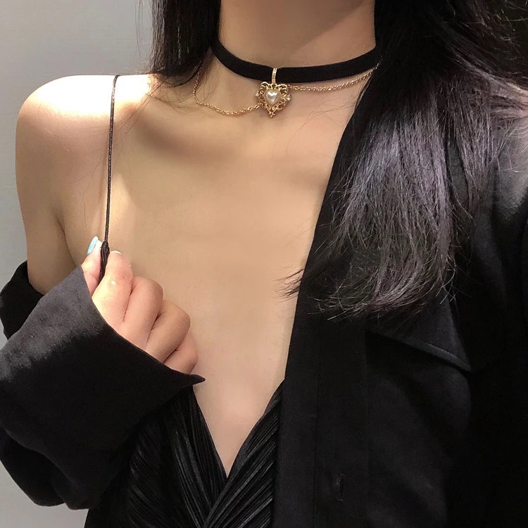 Vòng Cổ Choker Nhung Đen Nhiều Lớp Đính Ngọc Trai Nhân Tạo Phong Cách Hiphop