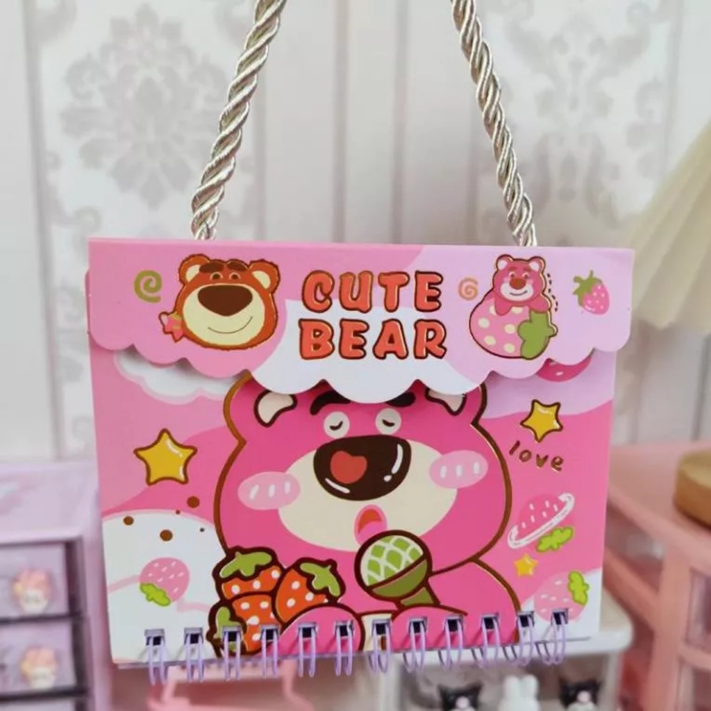 PVN59730 Sổ Tay Mini Ghi Chép Có Quai Xách Gấu Dâu Lotso Dễ Thương
