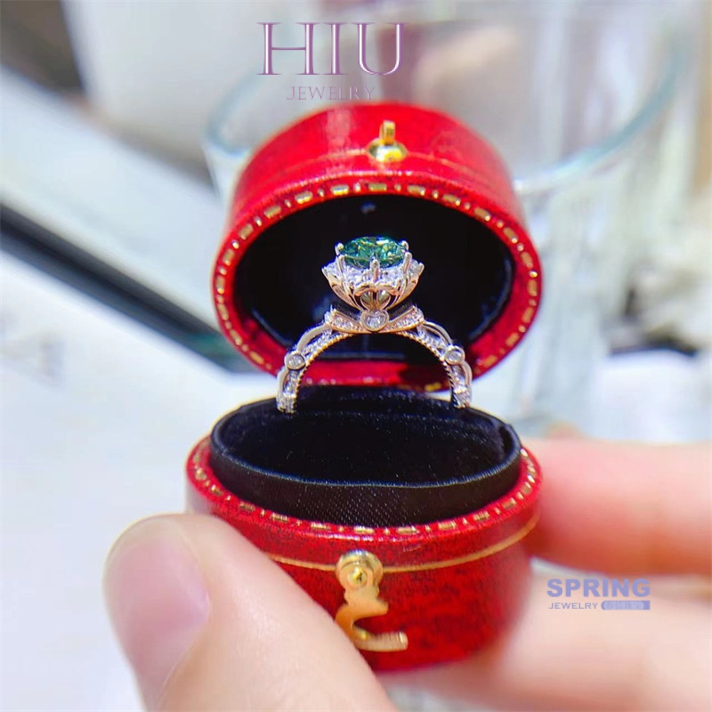Nhẫn Moissanite Màu Xanh Lá Mỹ Sang Trọng 1 Carat Green Moissanite Kim Cương Moissanite 6.5mm, Nước D, Độ Sạch FL, Kiểm Định GRA, Tiêu Chuẩn U.S.A
